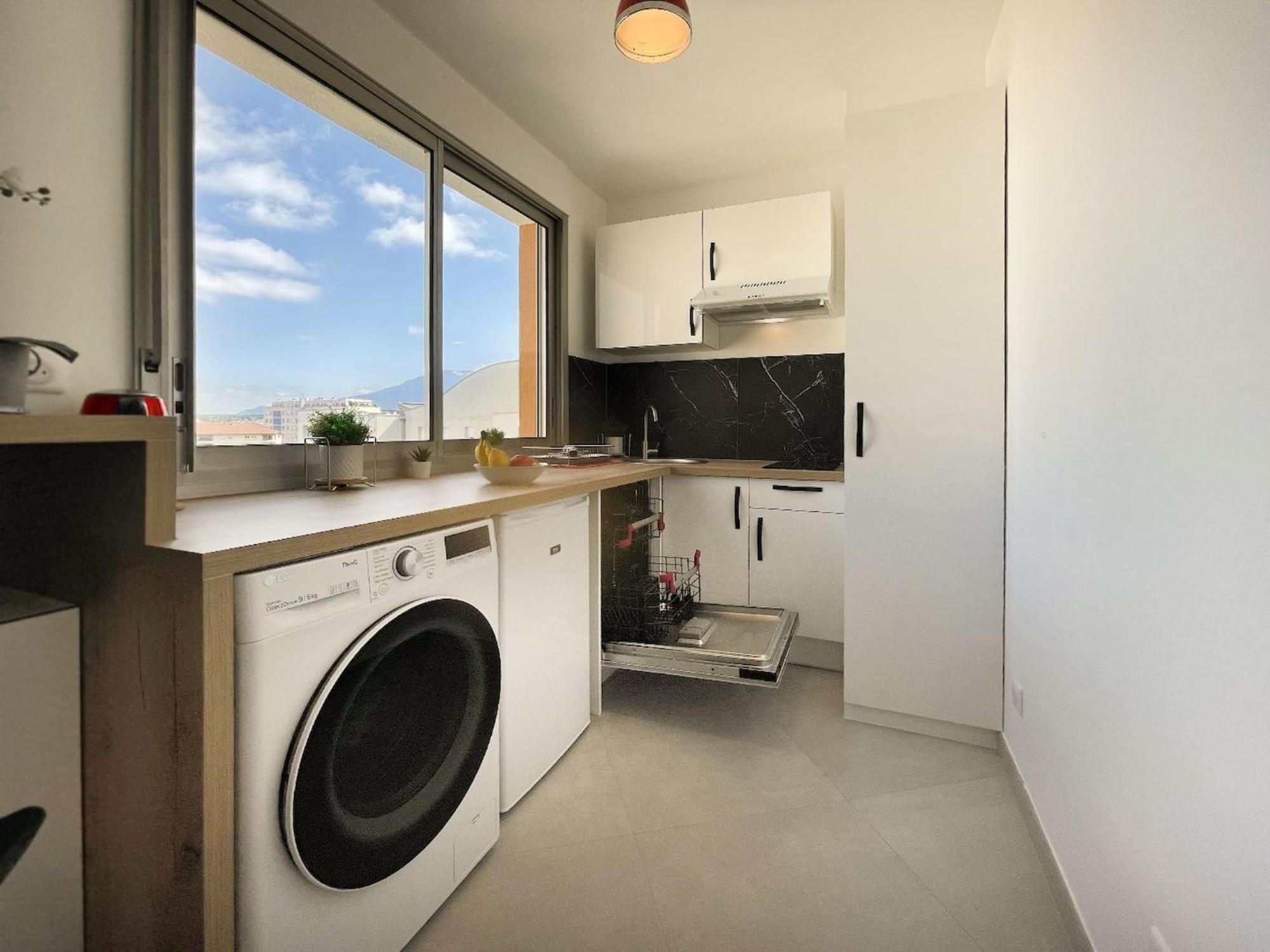 Homey Superchill - Appartement Moderne Et Tout Equipe - Netflix Et Wifi Inclus - Situe En Hyper-Centre - Proche Geneve Annemasse Exteriör bild